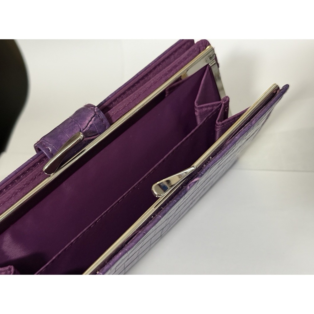 Large Mundi Purple w/ Butterfly Accent Women's Wallet - Picture 8 of 10
